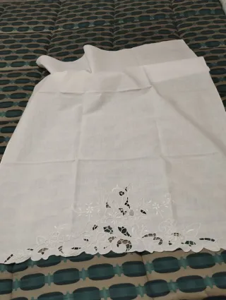 Coppia asciugamani ricamati intagliati