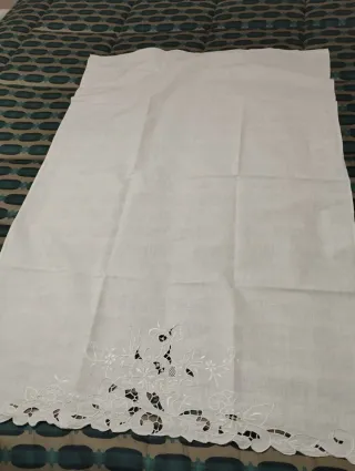 Coppia asciugamani ricamati intagliati