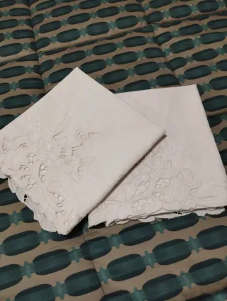 Coppia asciugamani ricamati intagliati