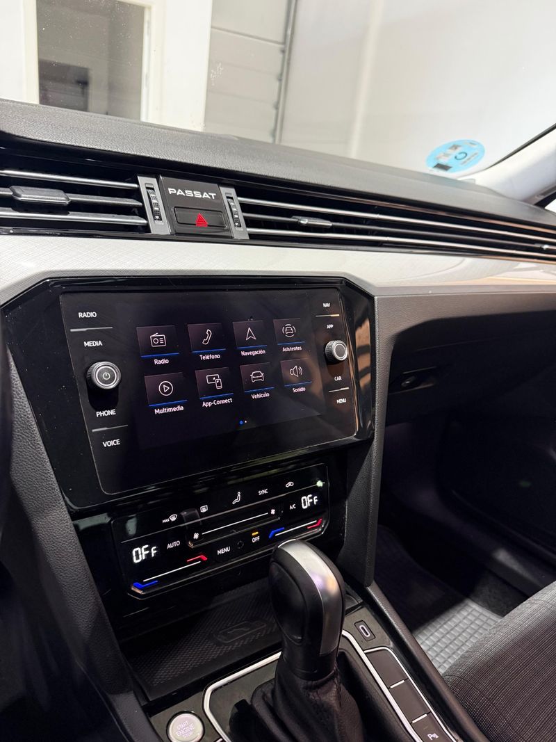 Volkswagen Passat Variant Executive 2.0 TDI 2022, foto 9