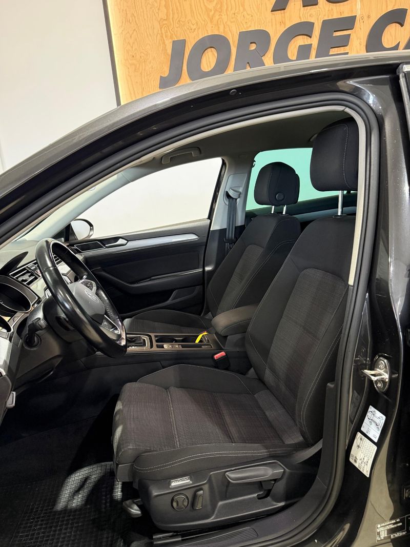 Volkswagen Passat Variant Executive 2.0 TDI 2022, foto 12