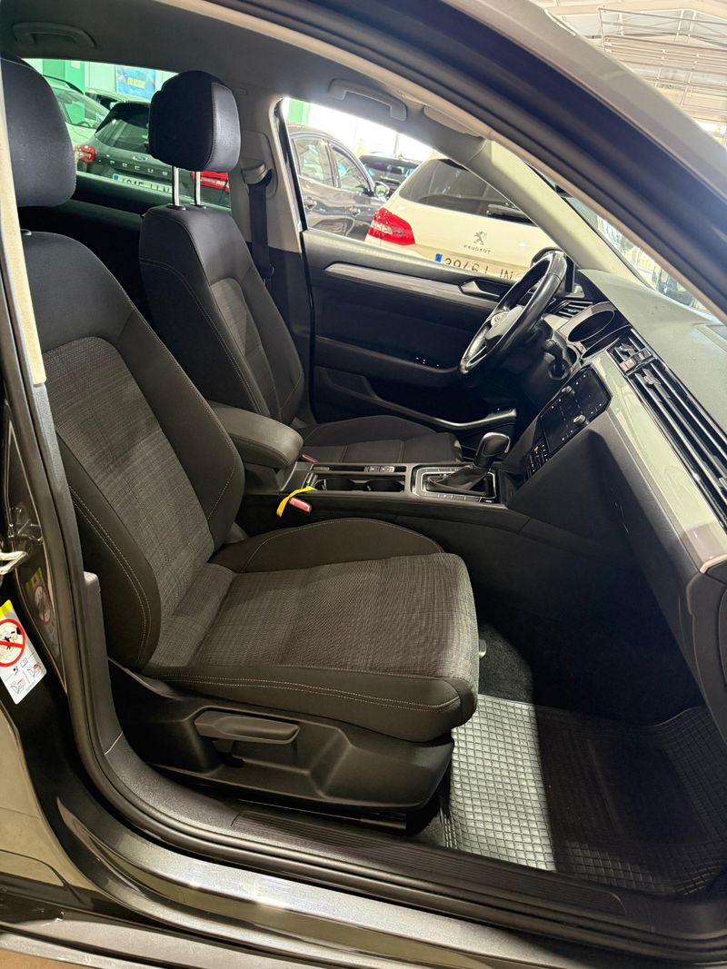 Volkswagen Passat Variant Executive 2.0 TDI 2022, foto 15