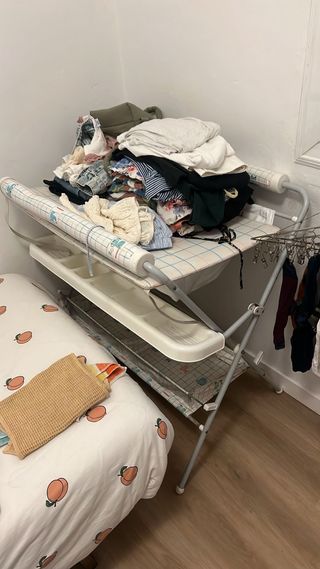 Cambiador de bebé con bañera plegable