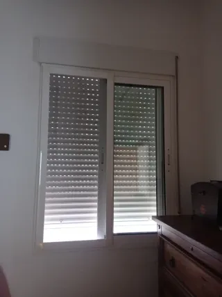 Ventana corredera con persiana