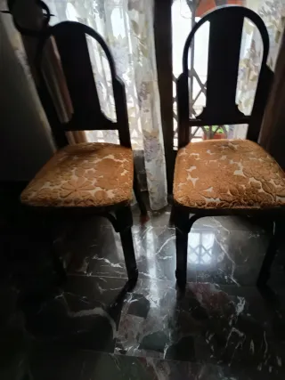 Conjunto Isabelino Madera Tapizado y cuatro sillas