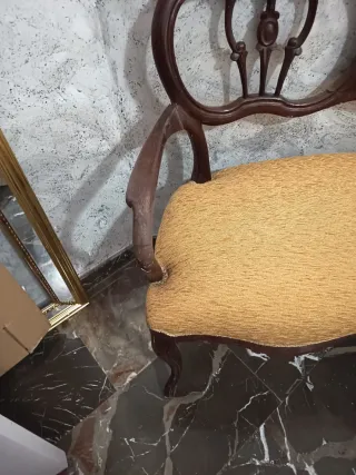 Conjunto Isabelino Madera Tapizado y cuatro sillas