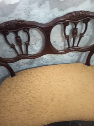 Conjunto Isabelino Madera Tapizado y cuatro sillas