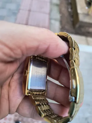 Reloj Citizen Quartz Dorado