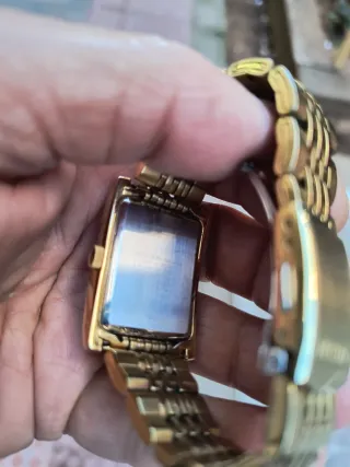 Reloj Citizen Quartz Dorado