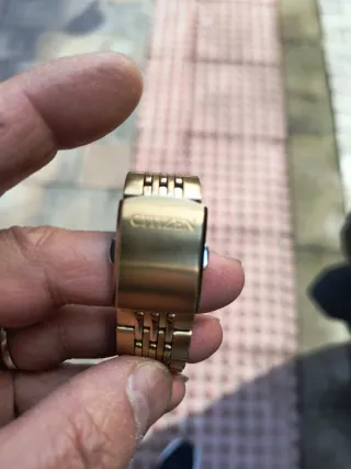 Reloj Citizen Quartz Dorado