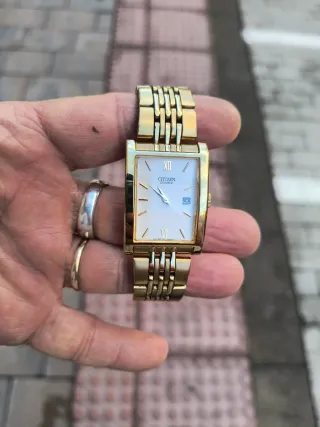 Reloj Citizen Quartz Dorado