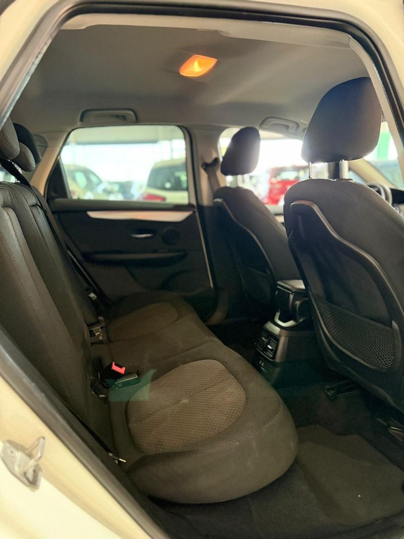 BMW Serie 2 216d (F45) 2020, foto 16