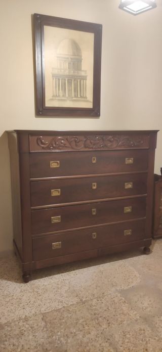Cómoda antigua madera maciza talla artesana