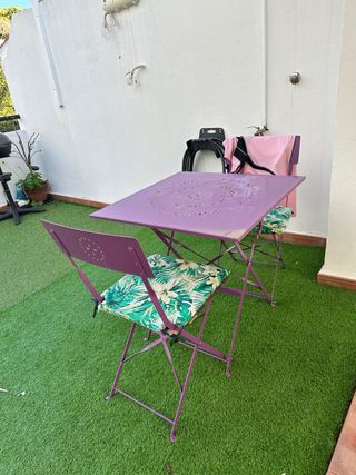Conjunto mesa y 2 sillas terraza morado