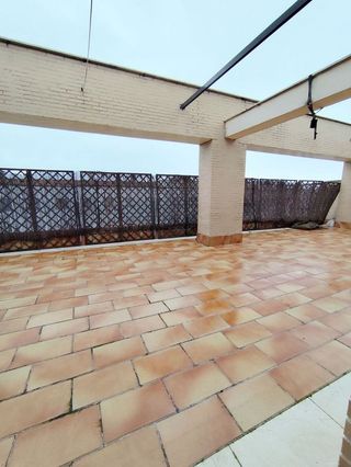 Ático en alquiler en Huerta de la Reina - Trassierra en Córdoba