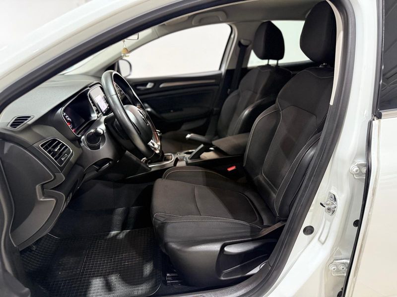 Renault Mégane 2021, foto 14