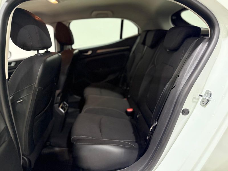 Renault Mégane 2021, foto 15
