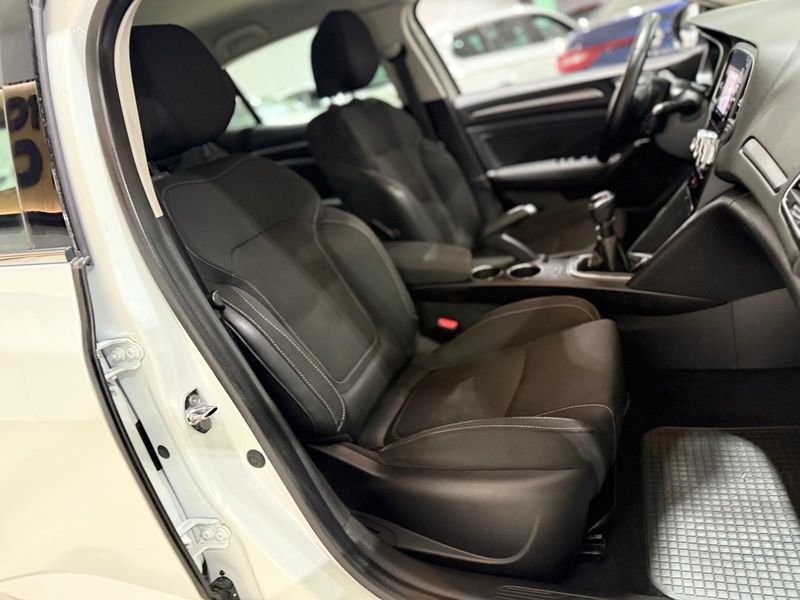 Renault Mégane 2021, foto 16