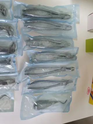 Pinzas dentales estériles (varias)