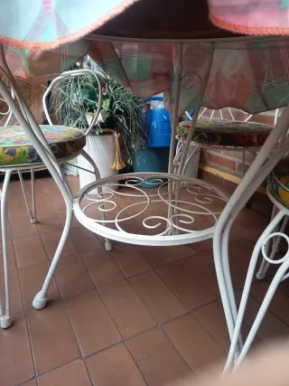 Mesa y 4 sillas forja terraza vintage