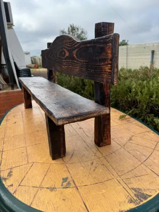 Banco rústico de madera para niños