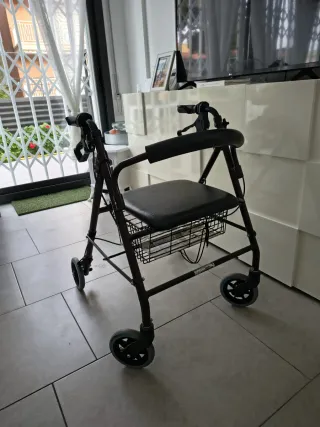 Andador Taca Taca con Asiento y Cesta