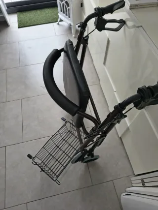 Andador Taca Taca con Asiento y Cesta