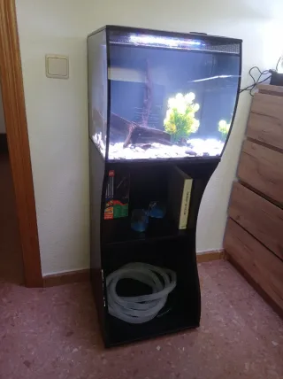Acuario Fluval con mueble y urna extra