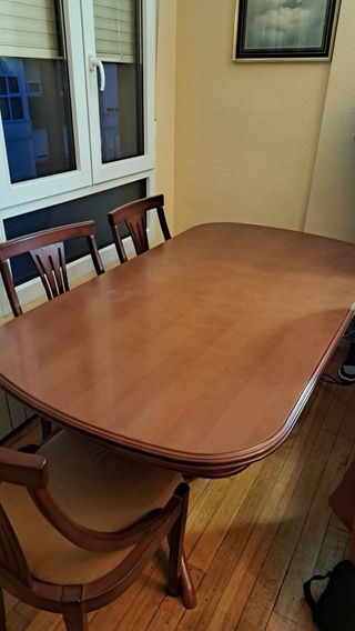 Mesa extensible y 6 sillas comedor madera