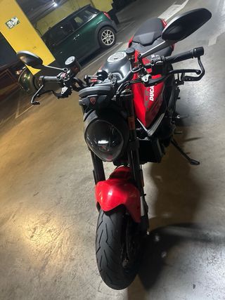 Ducati Monster Roja 937 Septiembre 2021