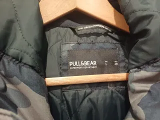 Parka Pull&Bear camuflaje verde militar