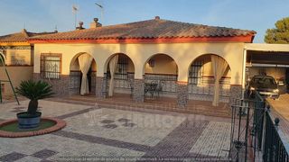 Chalet en venta en Carmona
