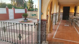 Chalet en venta en Carmona