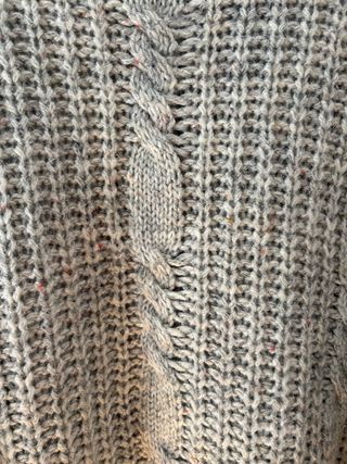 Jersey de lana trenzado gris