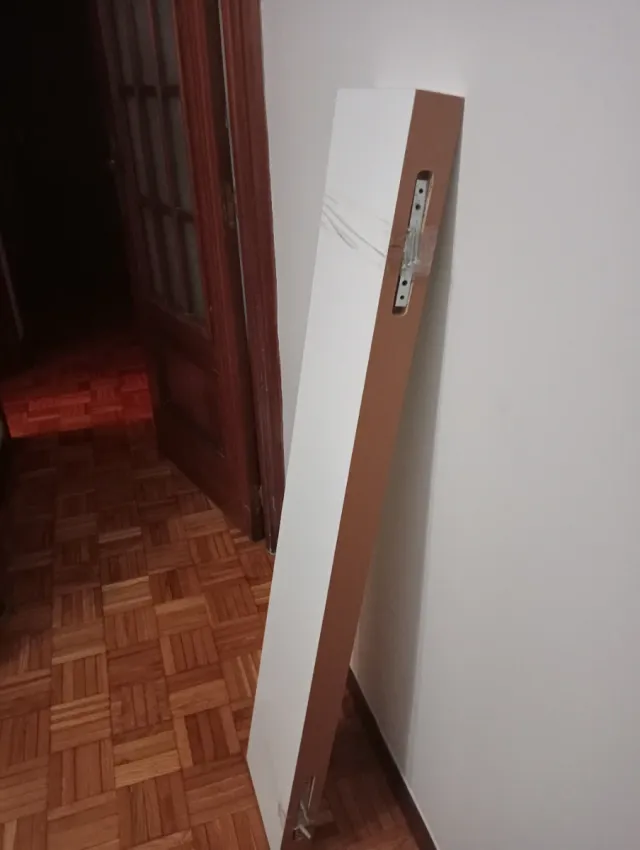 Estante de madera blanco