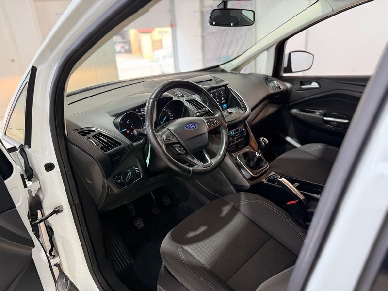 Ford C-Max 2018, foto 16
