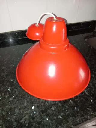 Lámpara de techo estilo industrial roja