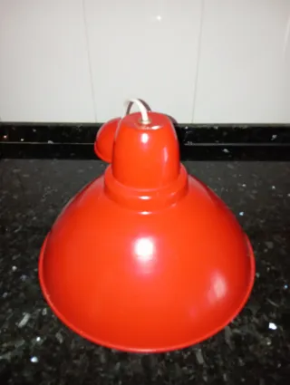 Lámpara de techo estilo industrial roja