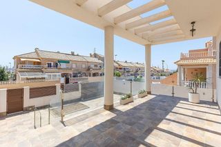 Casa en venta en Nueva Torrevieja - Aguas Nuevas en Torrevieja