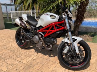 Ducati Monster 796