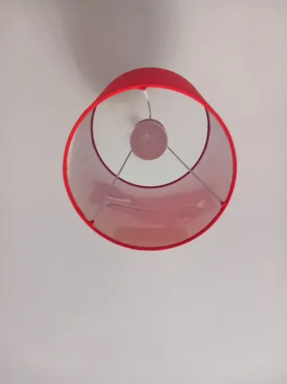 Lámpara de techo roja de tela