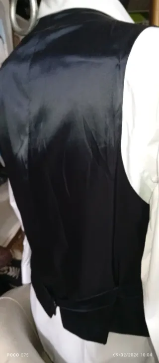 Traje de hombre negro y blanco