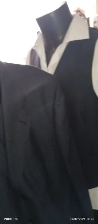 Traje de hombre negro y blanco