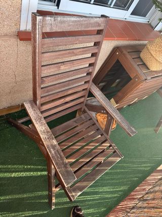 2 Sillas de madera para exterior