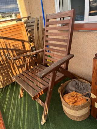 2 Sillas de madera para exterior