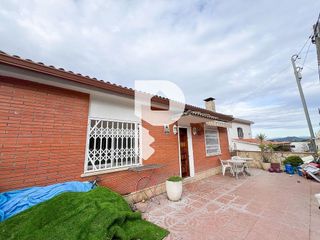 Chalet en venta en Torrelles de Llobregat