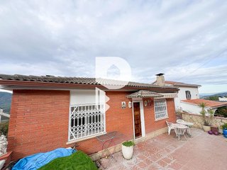 Chalet en venta en Torrelles de Llobregat