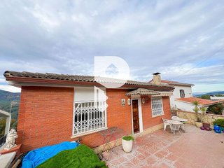 Chalet en venta en Torrelles de Llobregat