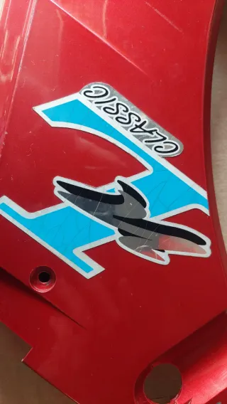 Tapas Vespino NL Classic color rojo metalizado