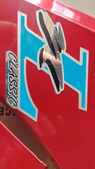 Tapas Vespino NL Classic color rojo metalizado